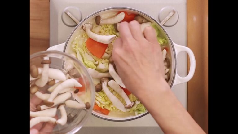 バレンタインのお返しに♥鶏だんごのホワイトシチュー鍋