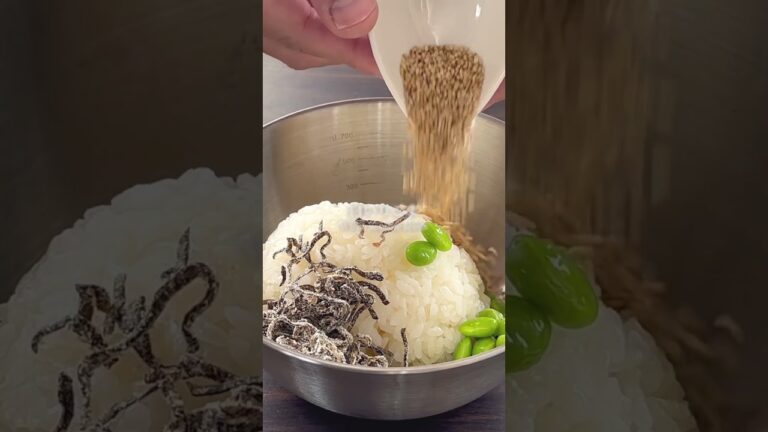 ベビーチーズと枝豆塩昆布のごま塩混ぜおにぎり