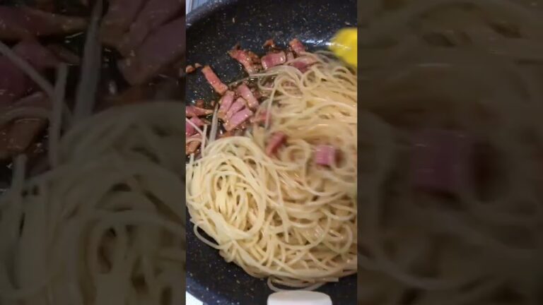 ベーコンで簡単ペペロンチーノ【簡単パスタ】 #shorts  #ペペロンチーノ