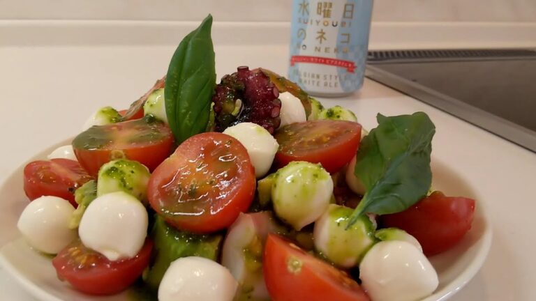 【ビールに合うおつまみ】タコとアボカドのカプレーゼ風バジルソースを作りました。Avocado and Tomato and Octopus with Pesto Genovese Sauce