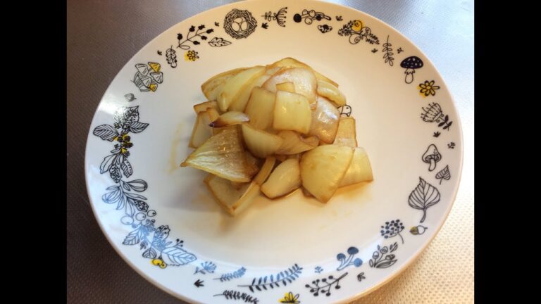お弁当の一品。玉ねぎの甘辛煮
