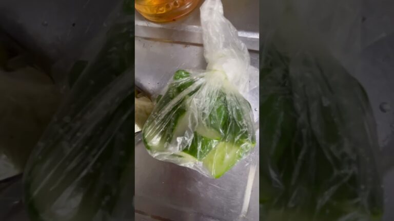 ナスときゅうりの浅漬け作った^ - ^  夕方まで冷蔵庫で完成❤️