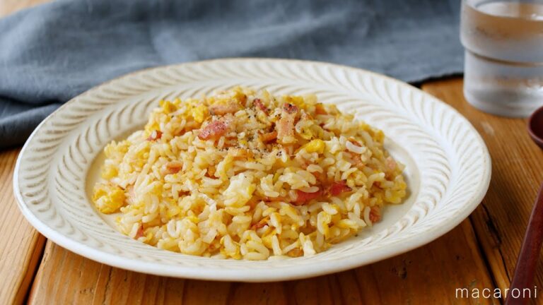 【ベーコンとねぎのチャーハン】しょうゆと鶏ガラスープだけ！具材も少なく簡単♪｜macaroni（マカロニ）