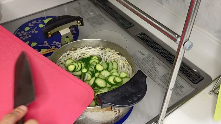 〜暑い夏にぴったり〜さっぱり給食のもやしきゅうり和え