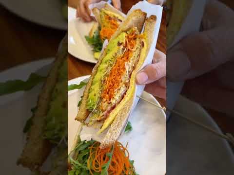【ランチ】まるでサラダ！野菜たっぷりのサンドイッチがヘルシーなのにおいしすぎる！【ハワイ】【カフェ】