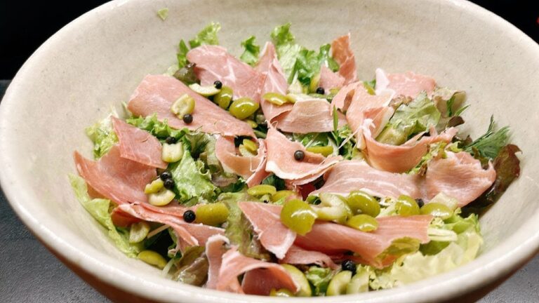 生ハムとオリーブと生コショウのサラダ【365日サラダ記念日84皿目】