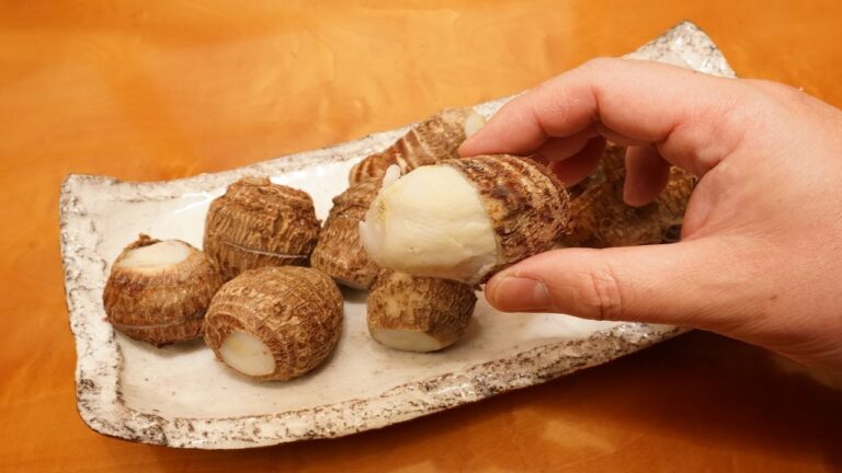 里芋の蒸し物（皮むきを簡単にする下ごしらえ）