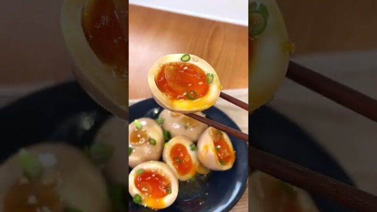 食欲そそる！にんにく醤油で半熟煮卵