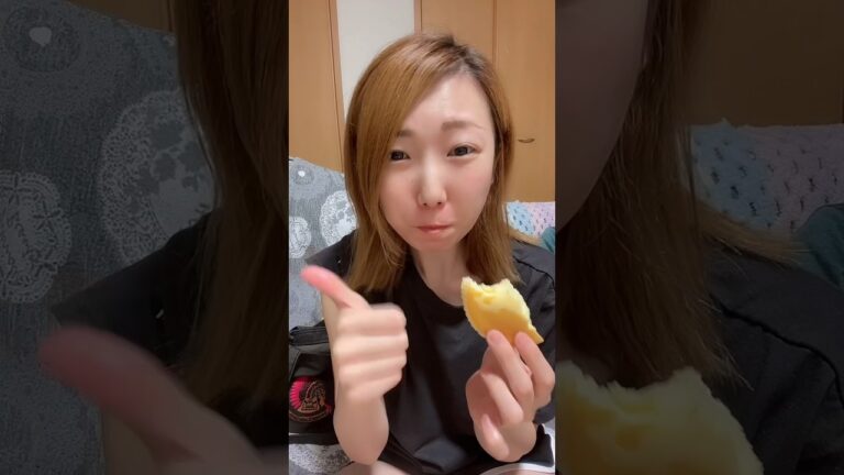 北海道チーズ蒸しケーキのミルククリームサンド🧀 #mukbang #モッパン #eating #eatingshow #shorts #コンビニスイーツ