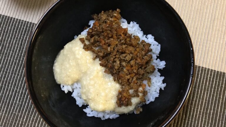 肉味噌長芋とろろ丼の作り方教えます❤️甜麺醤がきいた肉味噌にワサビ醤油味の長芋とろろが美味い😋