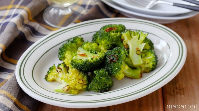 【ブロッコリーのオリーブオイル蒸し】ブロッコリー1つで簡単！じっくり蒸して旨みが凝縮♪｜macaroni（マカロニ）