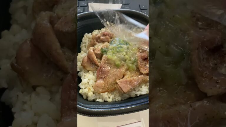お昼はローソンのねぎ塩豚カルビ丼　もち麦入りご飯【弁当グルメ】塩が効いてうまい