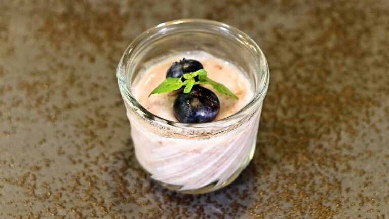 材料3つ！いちごのヨーグルトムース【モデル料理講師が教えるレシピ】【イケメシ】講師：小川優衣