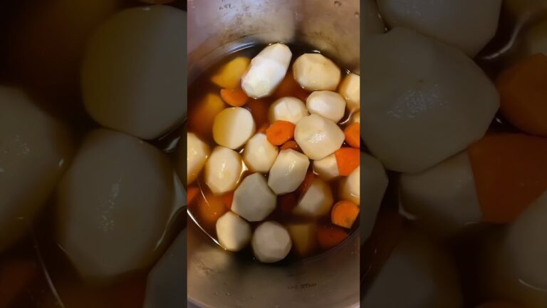 昨夜の夕飯♪圧力鍋で里芋の煮物😋※人参、キノコ入れてみた♪