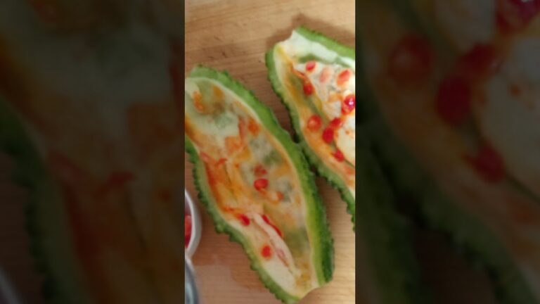 【ゴーヤの種⁉️】【完熟すると種が赤い👀ビックリ❗️】家庭菜園のゴーヤです😀#shorts