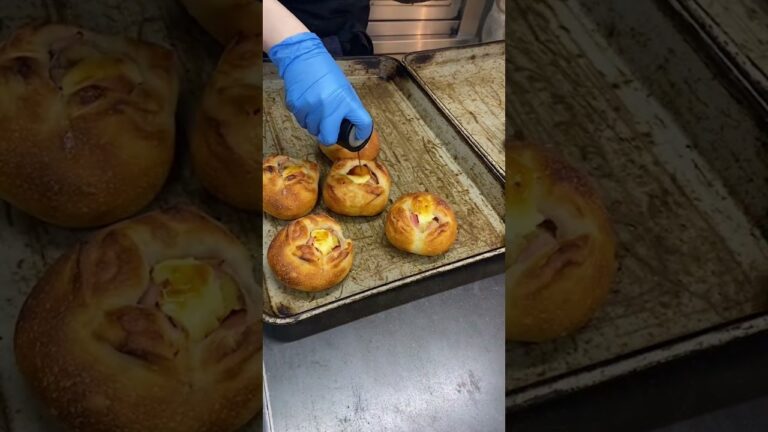 焼き立てパン「じゃがバターベーコン」