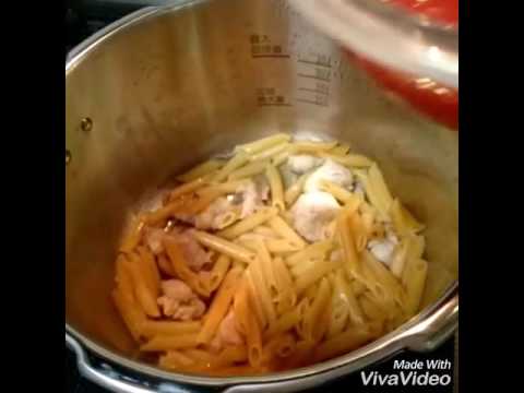 あなたとわたしの圧力魔法鍋で、チキンのトマトソースペンネを作ってみました ！