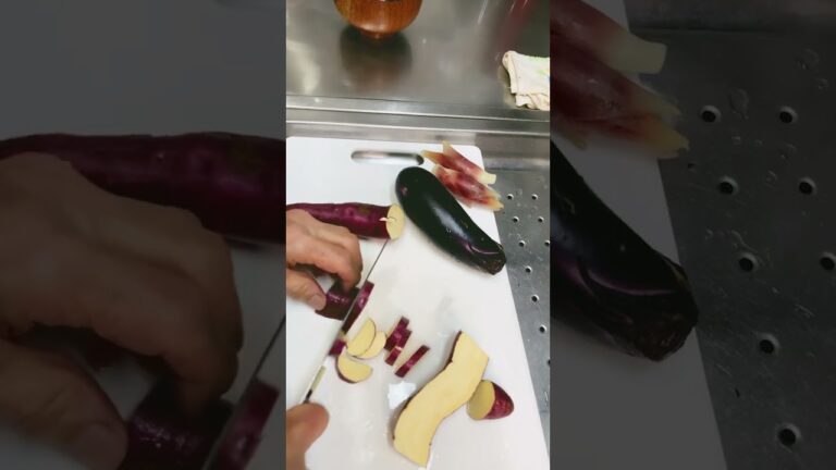 ９３歳おばあちゃん　今朝の味噌汁は、さつまいも🍠、茄子🍆、茗荷だよ！