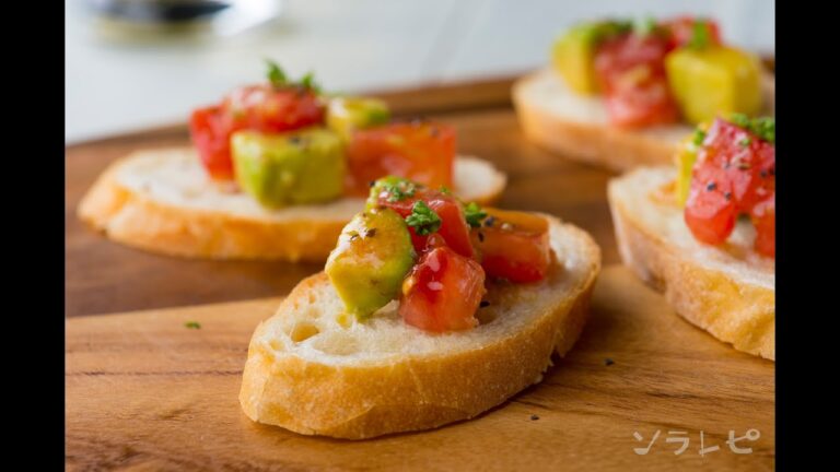 数秒でわかる「アボカドとトマトのブルスケッタ」の作り方