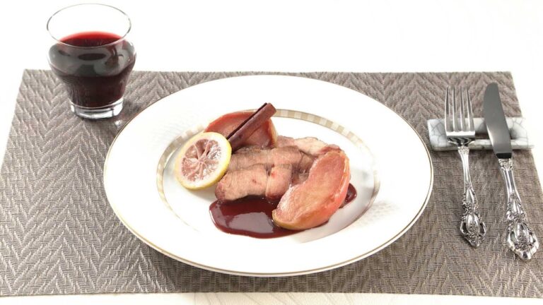 【DAIGOも台所】豚肉の煮込み シナモン風味｜フルーツをとりいれた簡単レシピ♪