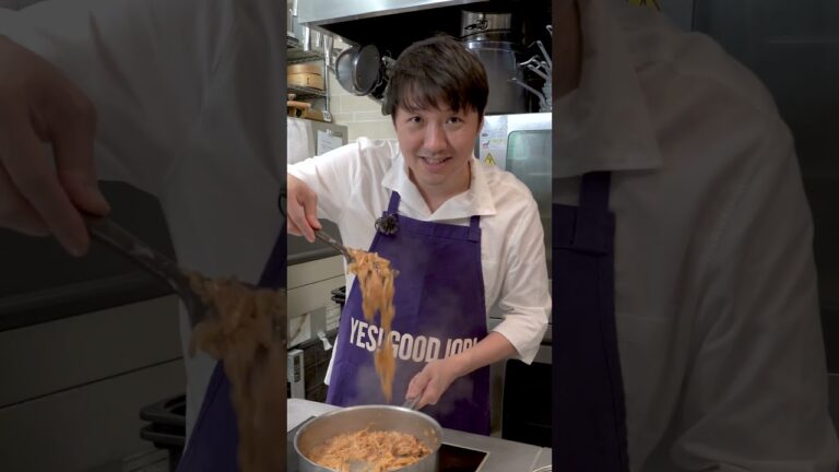 驚きの美味しさ！最高のオニオングラタンスープ｜クラシル #shorts