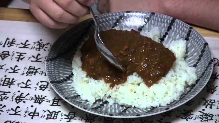 １００ｋｃａｌ　完熟トマトと挽肉のキーマカレー中辛