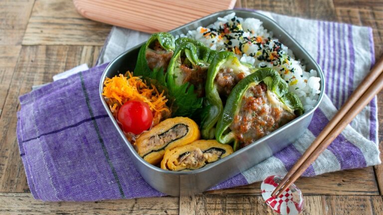 【お弁当作り】ピーマンあったらコレ！火を使わず作る肉詰めピーマンチーズ焼き弁当bento＃973