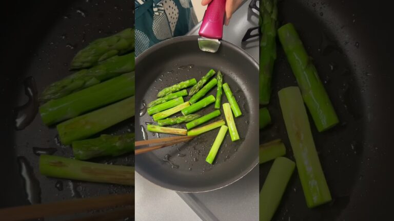 アスパラと卵のシンプルサラダ🥗　#ダイエットレシピ #ヘルシー料理 #ヘルシーレシピ #アスパラ #腸活レシピ #腸活ダイエット #おうち時間 #shorts #japanesefood