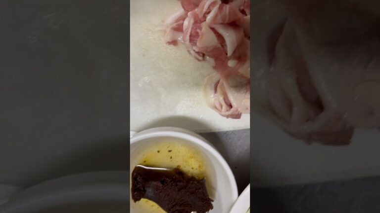 豚肉の味噌野菜炒め^ - ^                材料　豚肉　玉ねぎ　ピーマン　　　　ナス　赤味噌＋味醂　砂糖^ - ^