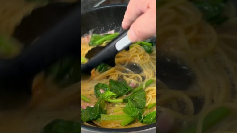 【ワンパンで10分】ほうれん草とベーコンの和風パスタ　#shorts #簡単パスタ