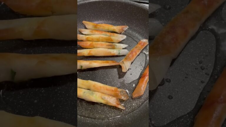 パリパリおつまみ　春巻きのかわはアレンジきくね。サラダチキンでタンパク質も取れる