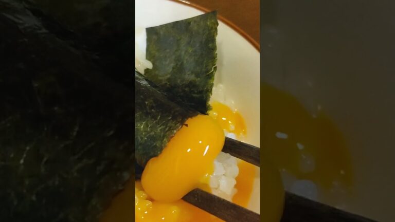 究極のたまごかけご飯 TKG おむすび？おにぎり？#shorts #YouTubeショート Japanese lunch EGG In rice