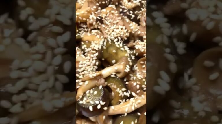 【豚肉とナスとしめじのソース炒め】豚肉とナスとしめじを炒めさせてもらいました。