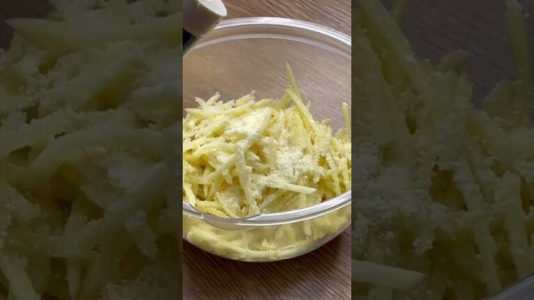 スモークサーモンとカッテージチーズで『じゃがいものガレット』休日の午後はこれで決まり‼️  #じゃがいものガレット #スモークサーモン  #shorts  #カッテージチーズ