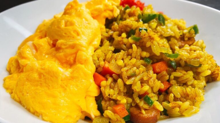 忘れられない大好きな思い出の料理『半熟オムカレー炒飯』Cooking of my mother's memories Curry fried rice omlet