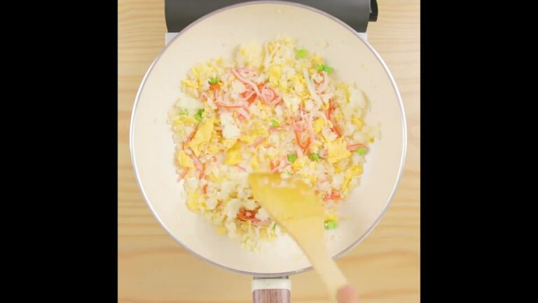 カニカマのおいしさをそのまま活かす！ お手軽！ カニカマで海鮮チャーハン #cooking #簡単レシピ #チャーハン