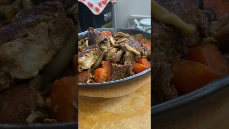 （上）スペアリブの料理をしたスープが一夜冷蔵庫に冷やしてから、これくらいの油質が⋯⋯