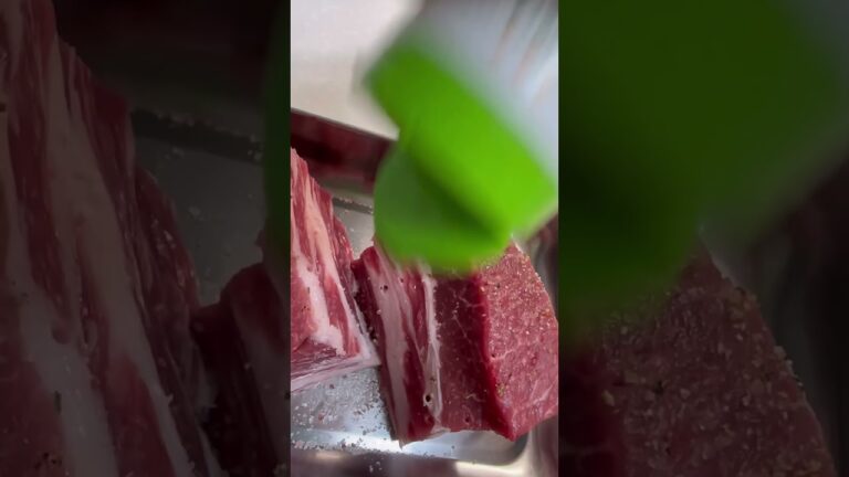 豚肩ロースブロック肉に拳！明日の活力に、カンパーイ！さて、何になるん？