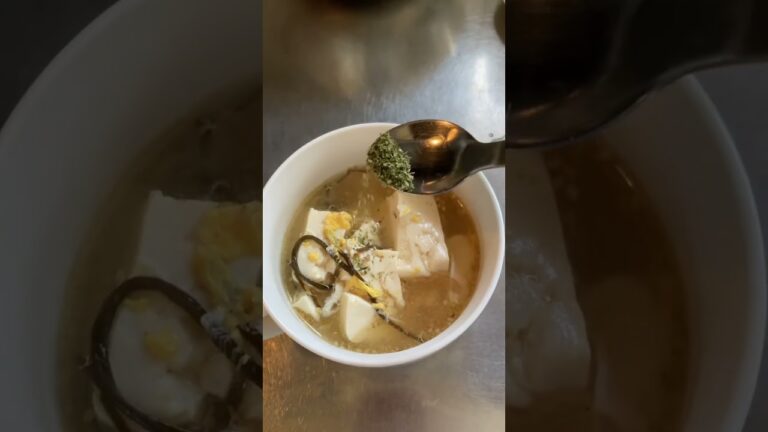 豆腐と塩昆布のズボラ玉子スープ(°▽°)余ったインスタントの液体スープならなんでもOK！今日はマルちゃん正麺＾＾