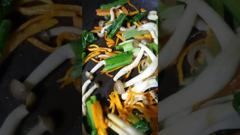 朝ご飯の野菜炒め🍀塩胡椒味🍳人参しめじ小松菜🎵