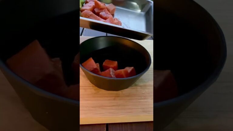 【キャンプ飯】アボカドとサーモンのポキ丼#shorts