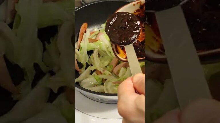 甘辛味噌ダレで炒め物 #魚肉ソーセージ #ズボラ飯