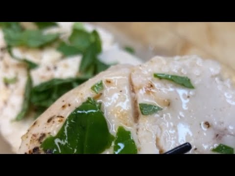 蒸し鶏のレモンバジルの作り方。 料理研究家リュウジさんのレシピ参考。