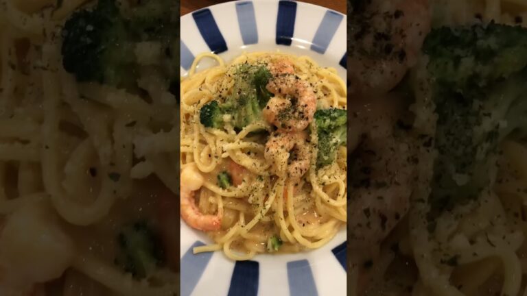 ショート動画　【パスタ】#shorts ＃エビとブロッコリーのクリームパスタ　＃クリームパスタ　＃ランチ　#お昼ごはん　#lunch ＃パスタ