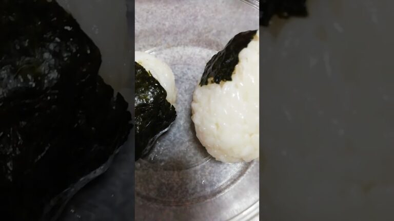 冷めても美味しい　おにぎり　猫の恩返し　ご飯１５０グラム　ごま油小さじはん　塩ひとつまみ　油は好きな物入れて　パサパサ感がない