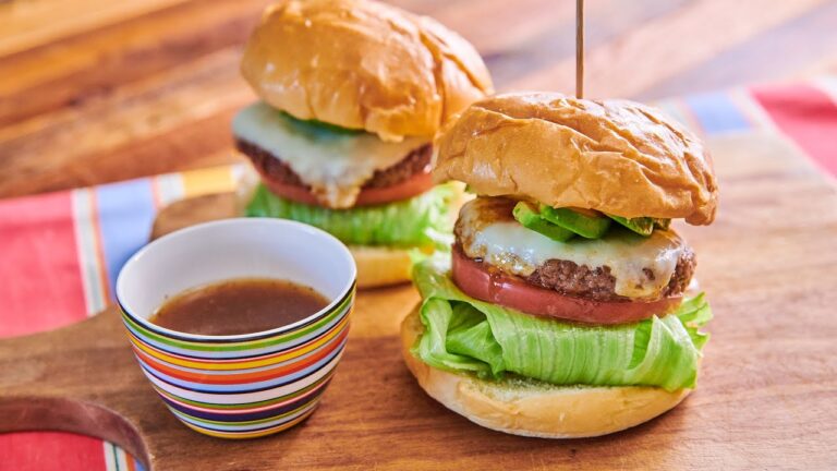 あめ玉ソースのアボチーズバーガー