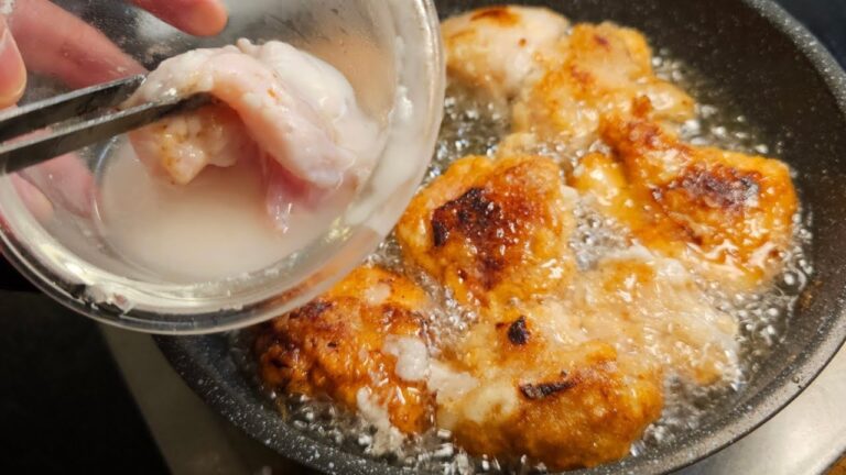 38年の唐揚げ人生でやっと正解の衣が出来ました。唐揚げはアレに漬けて揚げるとカリッカリのヤバイ衣になります。