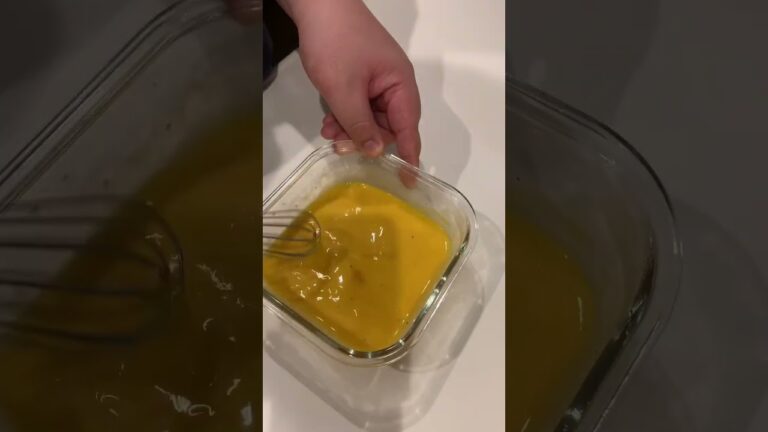 味付けはシチューの素！レンジで厚焼き卵サンド