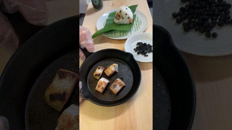 no1. 鮭ハラスと塩漬けコショウのおにぎり【築地Vlog】　#Shorts