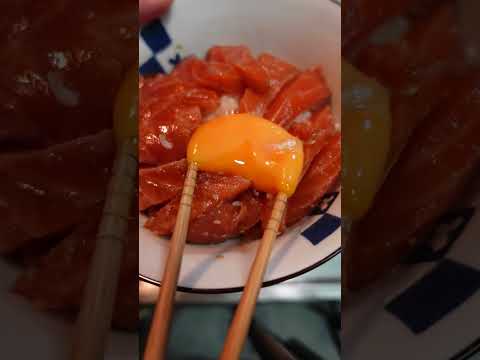 簡単で悪魔的に美味いサーモンユッケ丼が美味すぎた！ #shorts #料理 #レシピ #サーモン #ユッケ